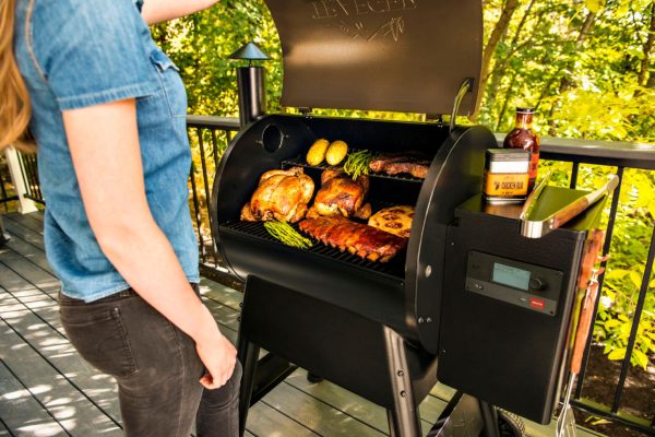 Traeger Grills Pro 575 Wifi Pellet Grill and Smoker in Black -sku-1003894309 - Image 3